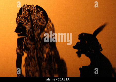 Balinesische Schatten Puppenspiel in Taman Wedhi Budaya Kunstzentrum. Denpasar, Bali, Indonesien, Südostasien, Asien Stockfoto