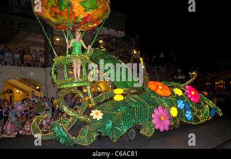 Schwimmt in die elektrische Parade, Disney World, Florida, USA. Stockfoto