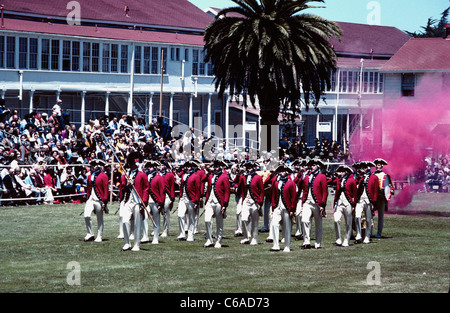 Reenactment der Unabhängigkeitskrieg britische Soldaten auf Parade Gelände des Presidio von San Francisco Stockfoto