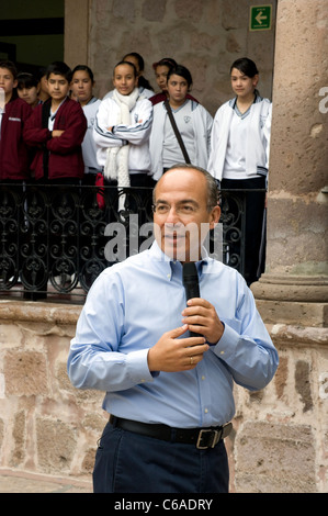 Präsident Calderon Adressierung Schüler an einer Schule in Morelia Stockfoto