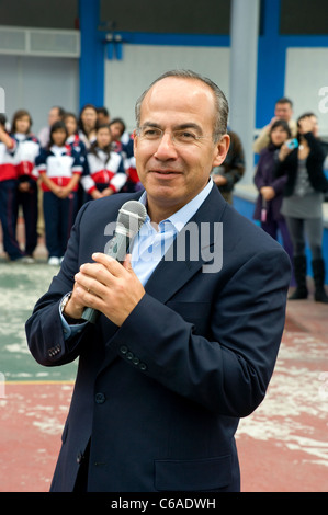 Präsident Calderon Adressierung Schüler an einer Schule in Morelia Stockfoto