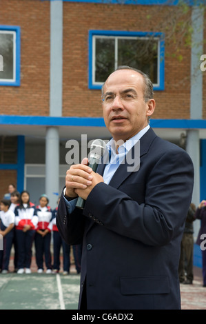 Präsident Calderon Adressierung Schüler an einer Schule in Morelia Stockfoto