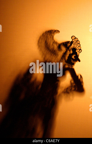 Balinesische Schatten Puppenspiel in Taman Wedhi Budaya Kunstzentrum. Denpasar, Bali, Bali, Indonesien, Süd-Ost-Asien, Asien Stockfoto