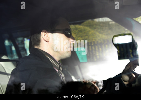 Eine John Terry Lockvogel Look-a-Like John Terry Haus in sein Auto und Köpfe an den Chelsea Fußball training Boden verlässt und dann Stockfoto