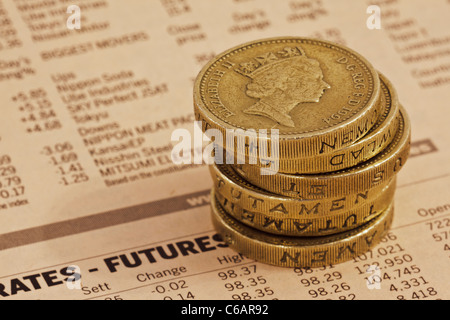 Stapel von UK-Pfund-Münzen Stockfoto