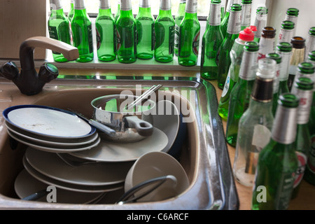 Spüle voller schmutziges Geschirr Stockfoto, Bild: 29499121 - Alamy