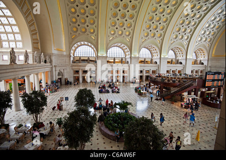 Union Station, Washington DC, einen Blick auf die Masse Avenue terminal Eingang und die Lobby von oben. Stockfoto