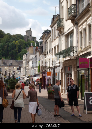 Einkaufsstraße in der historischen Innenstadt von Vendome, Loiretal, Frankreich Stockfoto