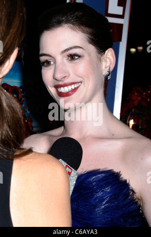 Anne Hathaway Los Angeles Weltpremiere von "Valentinstag" statt, bei der Graumans Chinese Theatre Hollywood, Kalifornien- Stockfoto