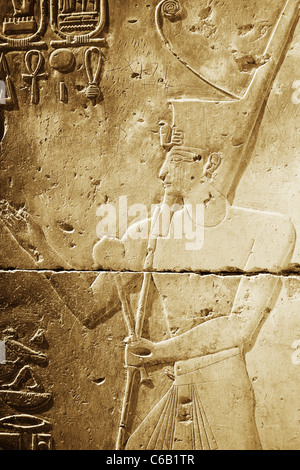 Wand-Schnitzen in den Tempel von Sethos ich an Abydos, Ägypten Stockfoto