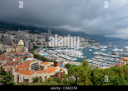 Blick auf den Hafen und Monte-Carlo - das Fürstentum Monaco an der Mittelmeerküste Stockfoto