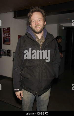 Dallas Roberts Opening Night für die New Yorker Premiere von Happy Now? von Lucinda Coxon gehalten 59E59 Theater - nach der Party neu Stockfoto