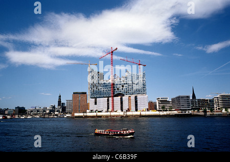 HOCHTIEF-Baustelle der zukünftigen Elbphilharmonie (Hamburg Opera House) auf Kaispeicher A am Hafencity in Hamburg. Stockfoto