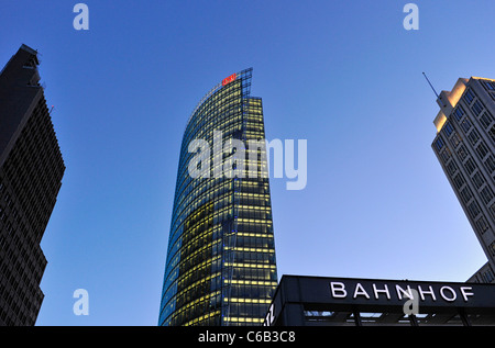 Potsdamer Platz quadratisch, in der Dämmerung am frühen Morgen Mitte Bezirk, Berlin, Deutschland, Europa Stockfoto