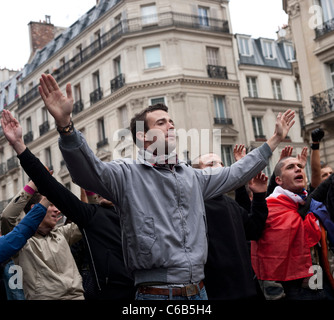 Französische Studenten demonstrieren gegen Rente Zustandsänderung, Kapitalismus und Globalisierung. Jardin du Luxembourg, Paris. Stockfoto