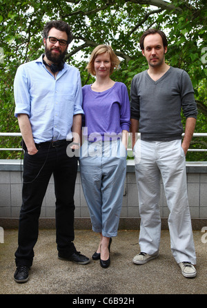 Regisseur Jan Schomburg, Sandra Hueller, Felix Knopp bei einem Fototermin für den Film "schlug Uns Das All". Köln, Deutschland- Stockfoto