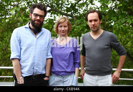 Regisseur Jan Schomburg, Sandra Hueller, Felix Knopp bei einem Fototermin für den Film "schlug Uns Das All". Köln, Deutschland- Stockfoto