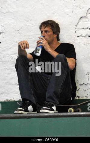Tony Hawk Reiten auf seinem Skateboard bei einem Fototermin für BRIGHT Messe 2010 Messe. Berlin, Deutschland - 09.07.2010 Stockfoto
