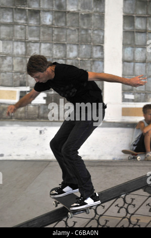 Tony Hawk Reiten auf seinem Skateboard bei einem Fototermin für BRIGHT Messe 2010 Messe. Berlin, Deutschland - 09.07.2010 Stockfoto