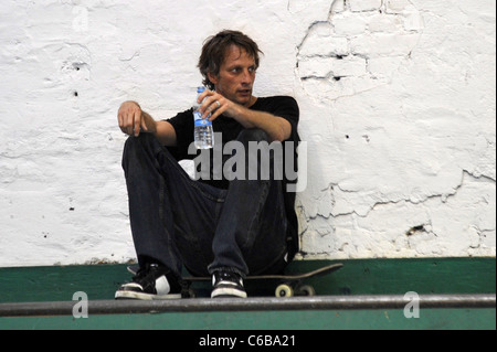 Tony Hawk Reiten auf seinem Skateboard bei einem Fototermin für BRIGHT Messe 2010 Messe. Berlin, Deutschland - 09.07.2010 Stockfoto