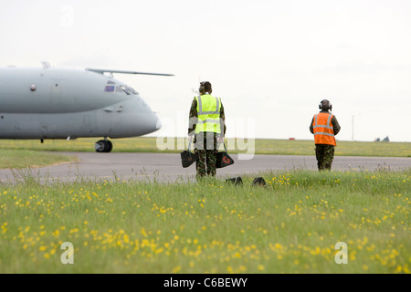 Dauern Sie je RAF Nimrod Flug emotionalen Abschied von den "mächtigen Jäger" Kent International Airport Mai 2010 Stockfoto