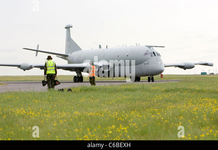 Dauern Sie je RAF Nimrod Flug emotionalen Abschied von den "mächtigen Jäger" Kent International Airport Mai 2010 Stockfoto