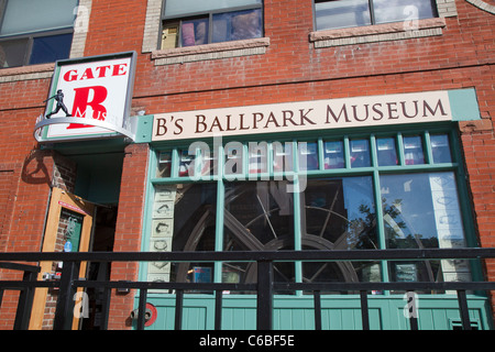 Denver, Colorado - B Ballpark Museum, ein kleines Museum in der Nähe von Coors Field, die Erinnerungsstücke aus allen Hauptligamannschaften enthält. Stockfoto