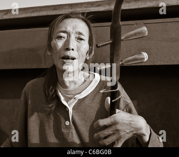 Portrait einer chinesischen Immigranten in Girona, Spanien Stockfoto