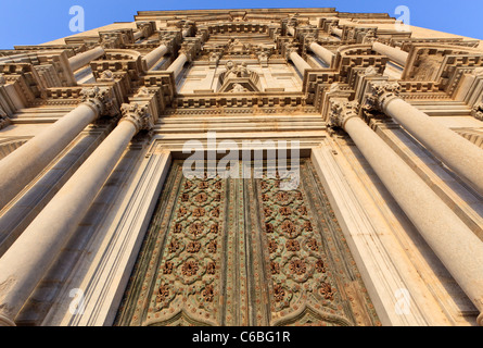 Fassade der Kathedrale der Heiligen Maria von Girona, Spanien Stockfoto