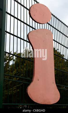 Brief, den ich am Zaun zu unterzeichnen Stockfoto