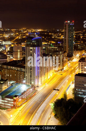 Stadtbild von Birmingham bei Nacht, England, UK Stockfoto