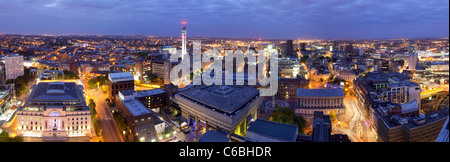 Stadtbild Panorama von Birmingham bei Nacht, England, UK Stockfoto