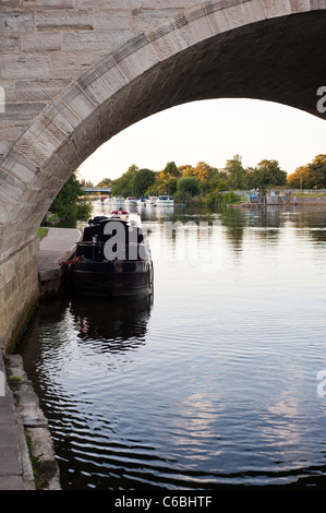 Boot vor Anker auf der Themse Stockfoto