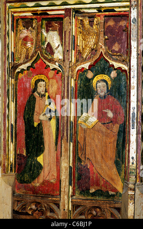 Morston, Norfolk. Lettner, St. Lukas, St. Markus, zwei von den vier Evangelisten Saint heiligen Evangelisten gemalt, Bildschirme Gemälde Stockfoto