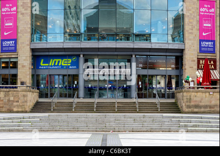 Eingang zum Lowry Outlet Mall in Salford Quays in der Nähe von Manchester, England Stockfoto