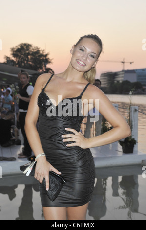 Anna Julia Hagen (Miss Germany 2010) im Australian Fashion Night im "Spindler Und Klatt" Nachtclub während der Mercedes-Benz Stockfoto