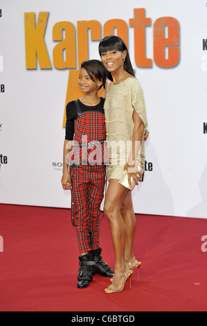 Willow Smith und Jada Pinkett Smith bei der Deutschlandpremiere von "Karate Kid" im CineStar am Potsdamer Platz Kino. Stockfoto