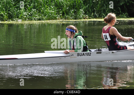 Cox im Boot bei Warwick Regatta, Warwickshire, UK Stockfoto