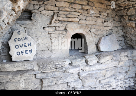 Alten Ofen in Hütte gemacht aus Steinen in der Bories Dorf in der Nähe von Gordes in Region Provence, Frankreich Stockfoto
