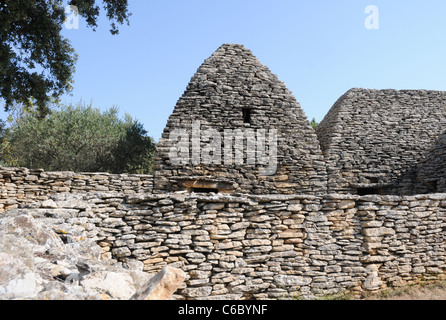 Alte Hütte gemacht aus Steinen in der Bories Dorf in der Nähe von Gordes in Region Provence, Frankreich Stockfoto