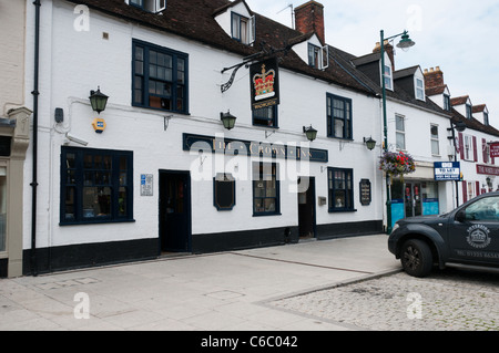 Das Crown Inn Public House auf dem Marktplatz in Westbury in Wiltshire, England Stockfoto