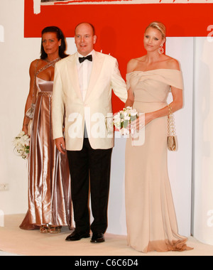 Prinzessin Stephanie von Monaco, HSH Prinz Albert II von Monaco und Charlene Wittstock 62. Rot-Kreuz-Ball In Monte Carlo. Monte Stockfoto