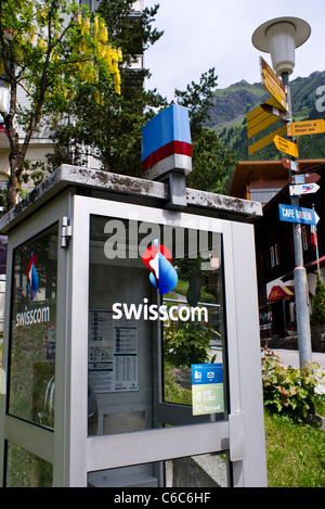 Öffentliche Telefonzelle SWISSCOM in der Schweiz Stockfoto