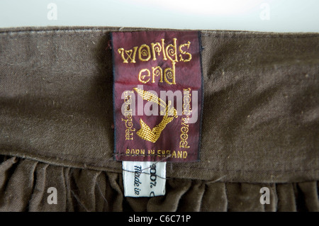 Vivienne Westwood und Malcolm McLaren Label auf Kleidung aus ihrer Welt Ende-Shop in der Kings Road in London. Stockfoto