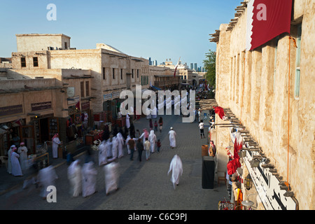 Katar, Naher Osten, Arabische Halbinsel, Doha, dem restaurierten Souq Waqif mit Schlamm gerendert Geschäfte und Holzbalken ausgesetzt Stockfoto