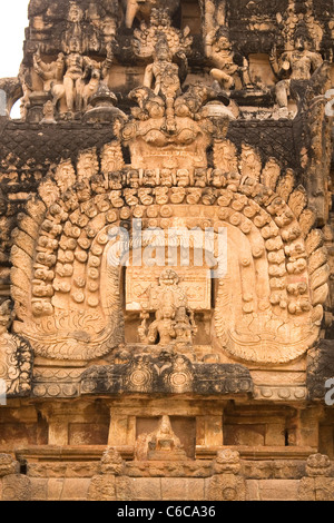 Plastische Details aus dem Vimana (Tempelturm) im Brihadeeswarar-Tempel-Komplex in Thanjavur, Tamil Nadu, Indien. Stockfoto