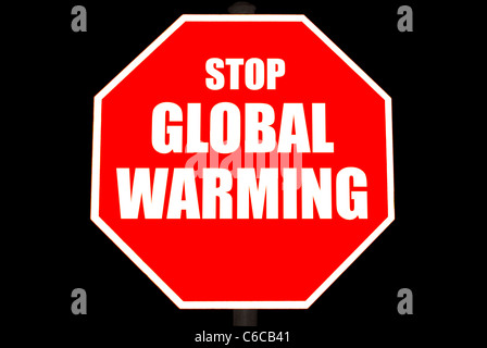 Leuchtend rote Stoppschild mit STOP GLOBAL WARMING drauf isoliert auf schwarz Stockfoto