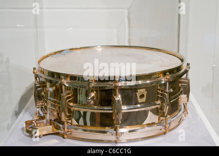 Ringo vergoldete Snare-Drum zu sehen in The Metropolitan Museum of Art in seinem 70. Geburtstag heute Stockfoto