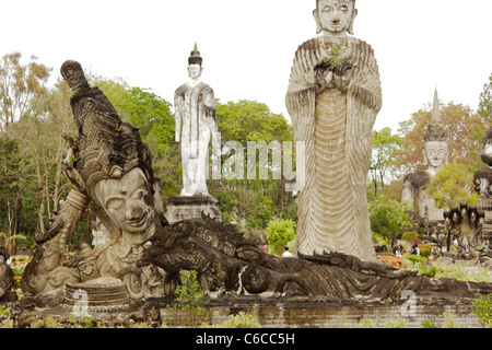 buddhistische und hinduistische Skulpturen im Sala Kaew Ku Park, Nongkhai, Thailand.  Künstler: Luang Pu Bunleua Sulilat Stockfoto