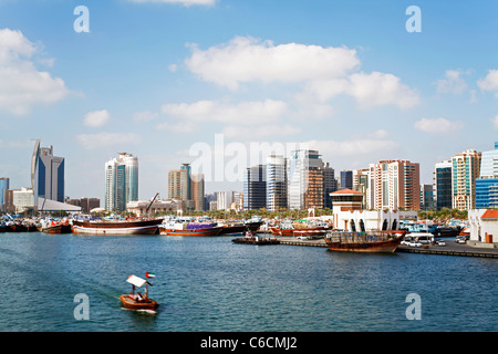 Dubai Creek (Khor Dubai), Dhow Kaianlage und Handelszentrum, Deira, Dubai, Vereinigte Arabische Emirate, Naher Osten Stockfoto